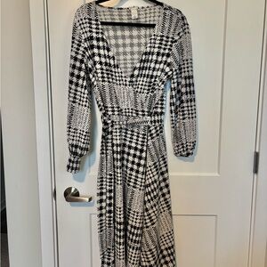 H&M Monochrome Long Sleeve Dress